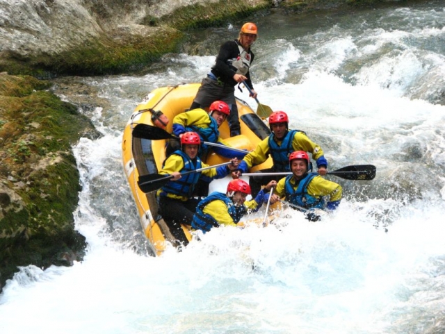  Rafting en grupo 